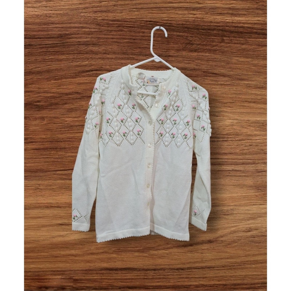 Vintage Sweater be  Banff 100% Acrylic Cardigan With Floral Design size M? Read